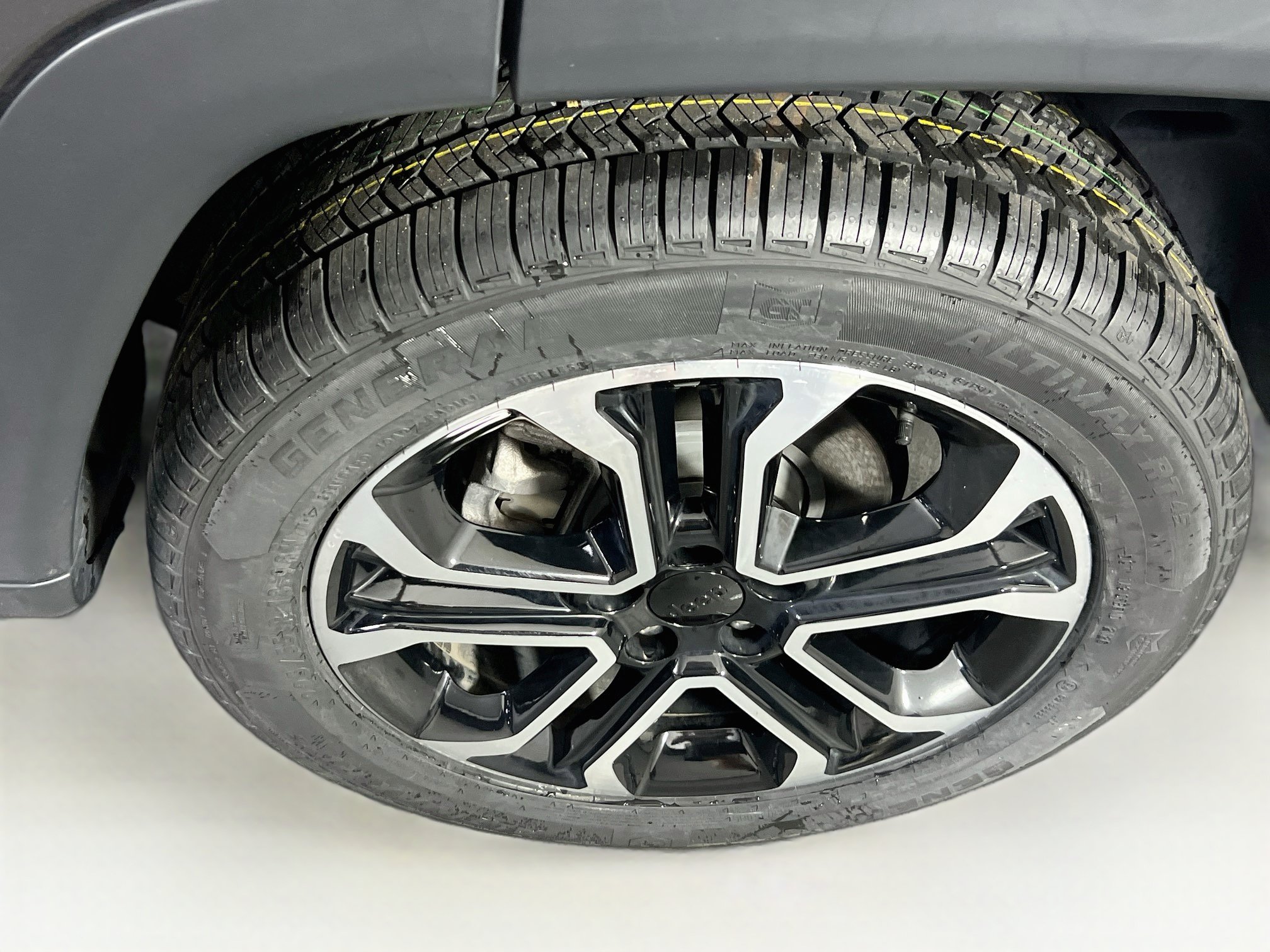 Used 2023 Jeep Compass Limited w/ Sun and Sound Group AWD/4WD image 31