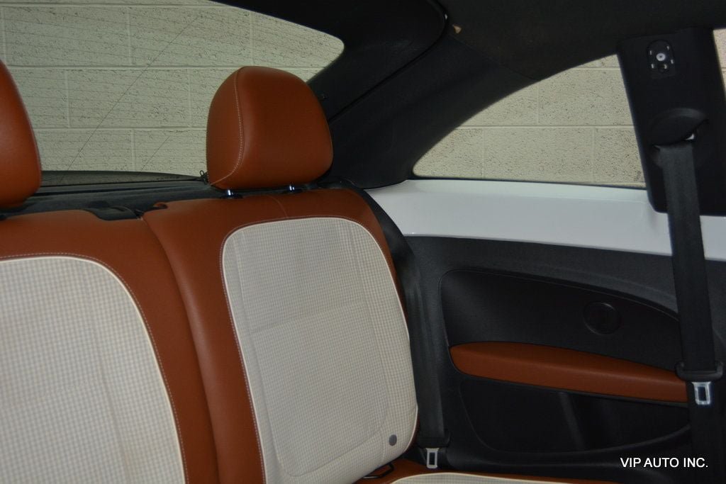 Used 2015 Volkswagen Beetle 1.8T Classic FWD image 19