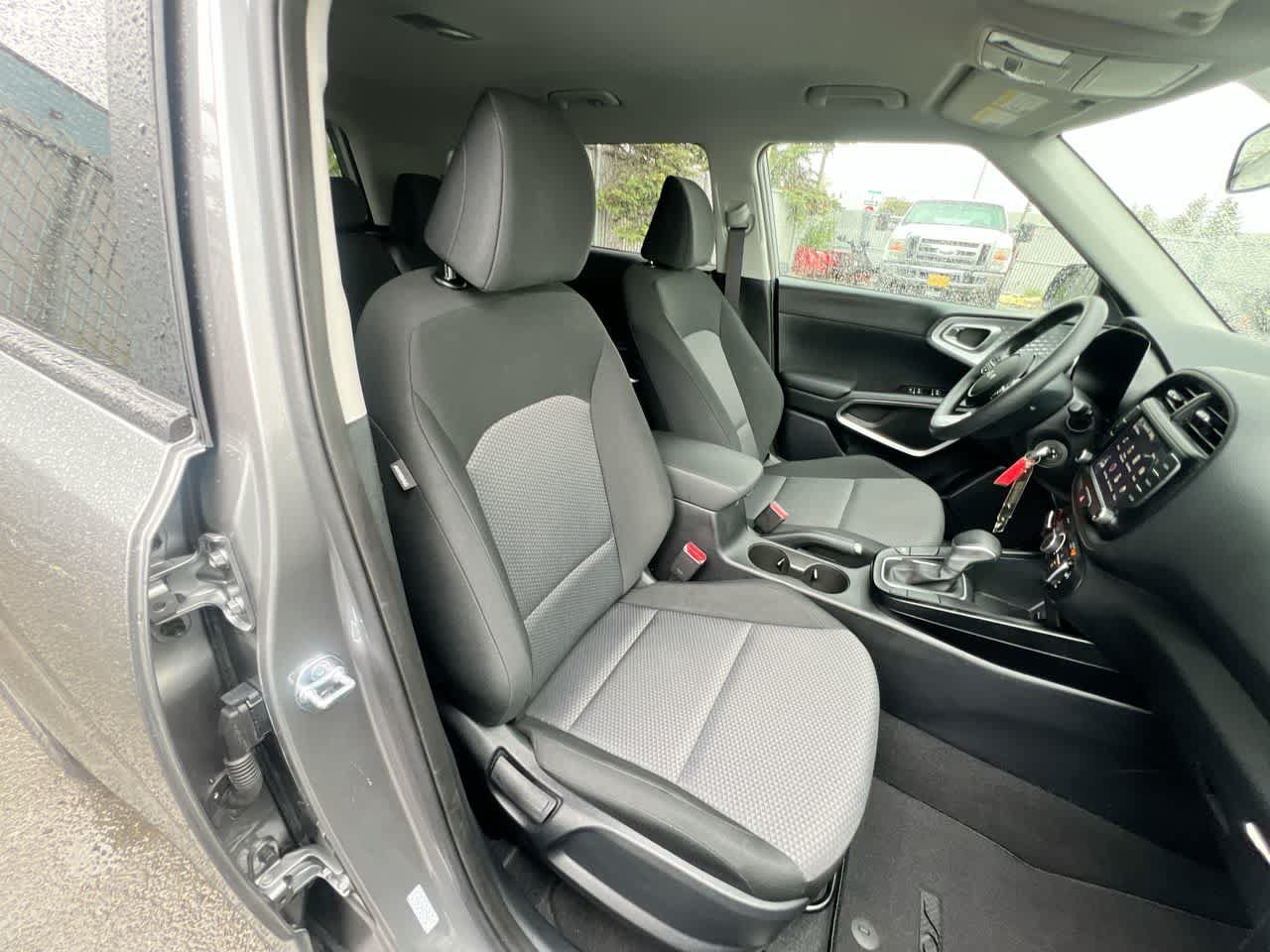 Certified 2025 Kia Soul LX w/ LX Technology Package FWD image 28