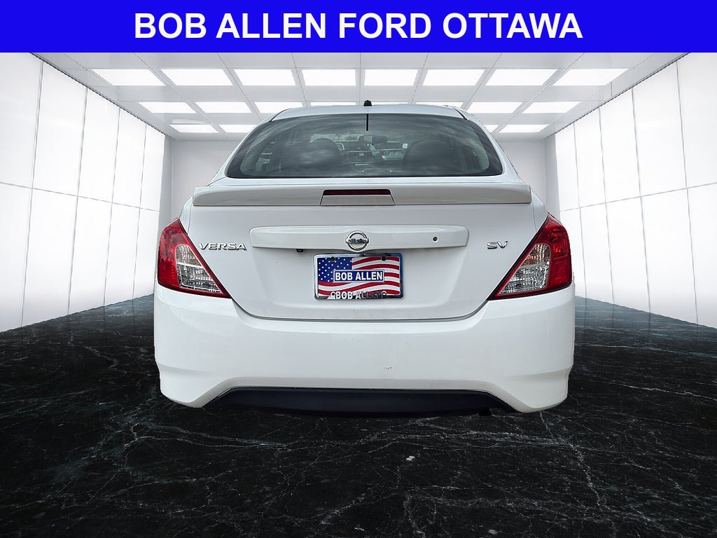 Used 2019 Nissan Versa SV FWD image 4