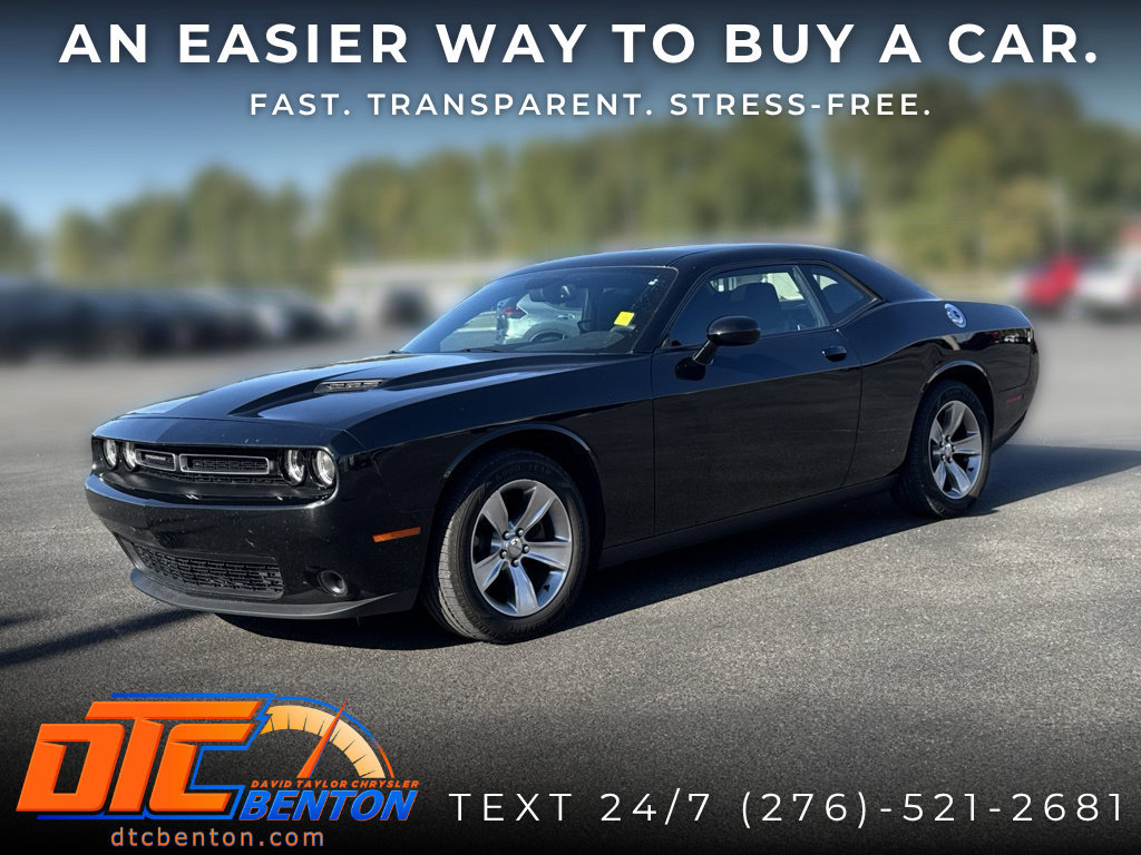 Used 2016 Dodge Challenger SXT w/ Driver Convenience Group RWD image 4