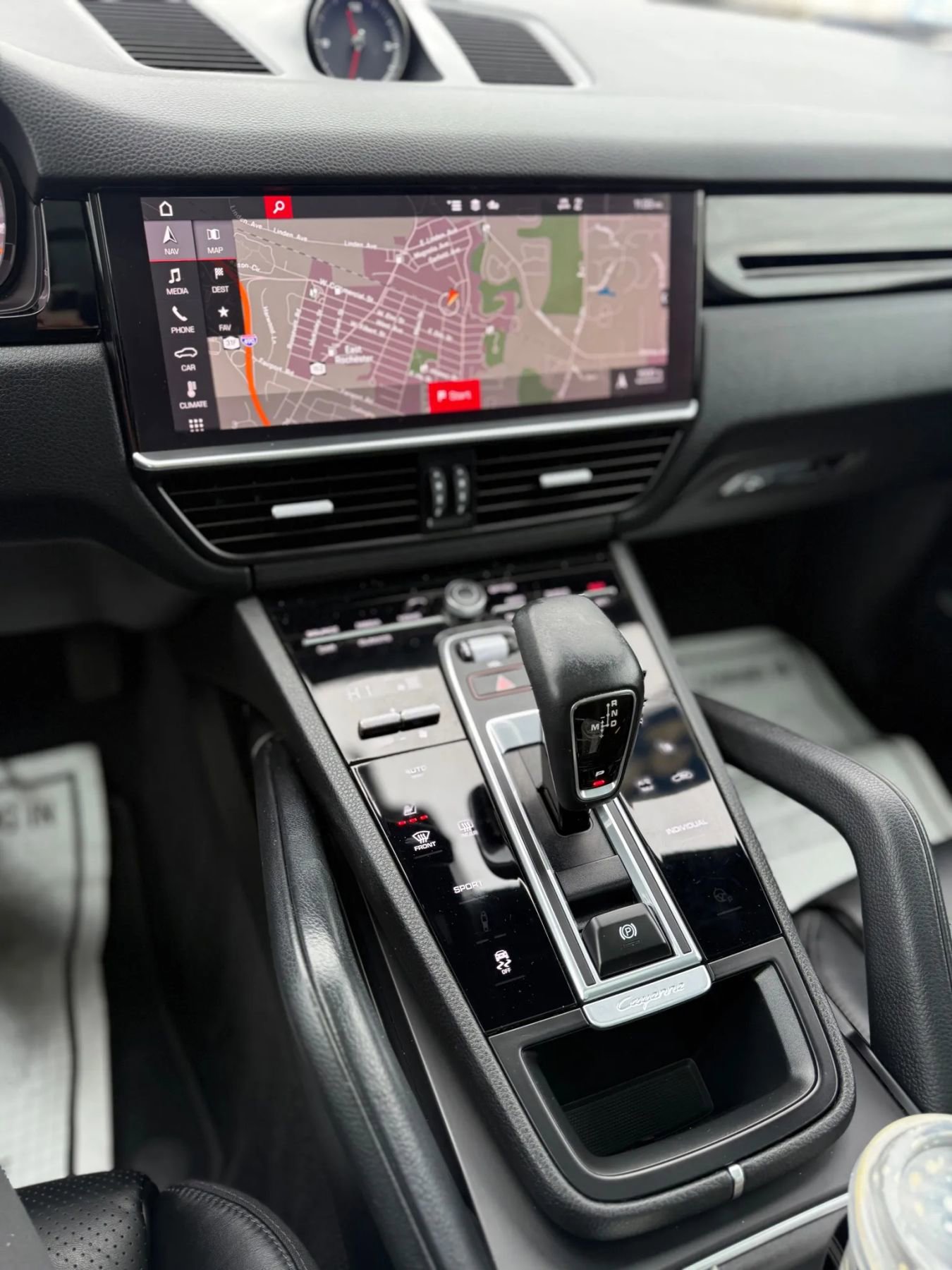 Used 2021 Porsche Cayenne Sport Utility 4D image 37