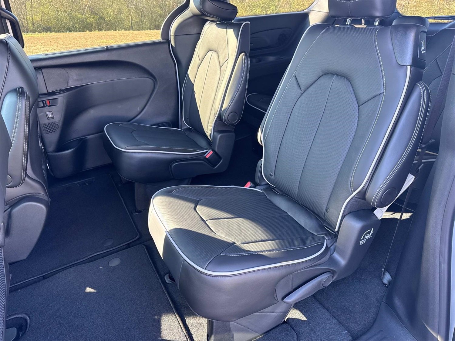 New 2026 Chrysler Pacifica Limited image 15