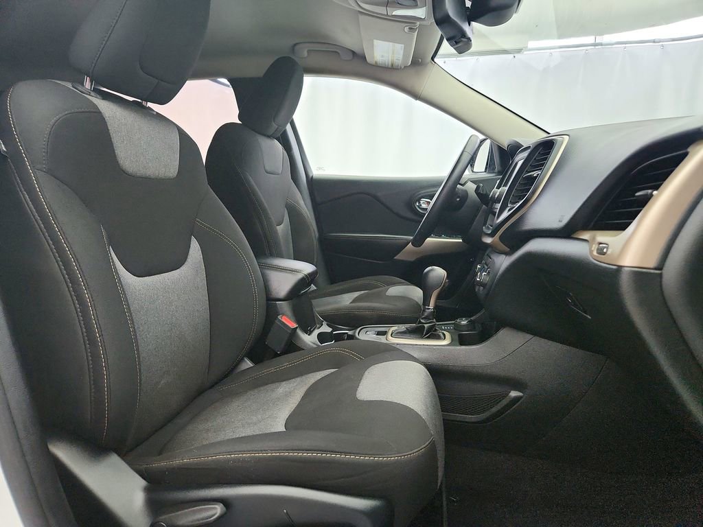Used 2017 Jeep Cherokee Sport image 25