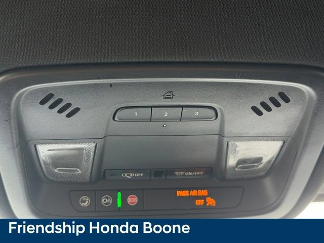 Used 2023 Chevrolet Traverse Premier FWD image 30