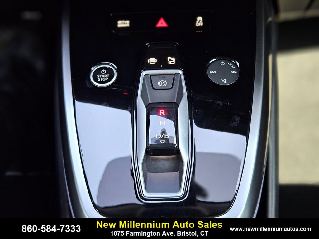 Used 2025 Audi Q4 e-tron Premium w/ Convenience Package image 24
