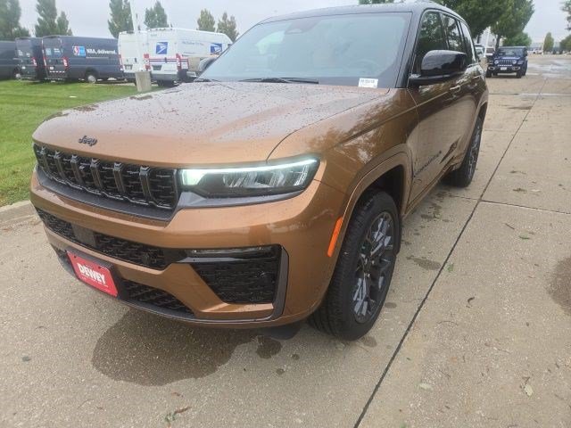New 2027 Jeep Grand Cherokee Summit AWD/4WD image 3
