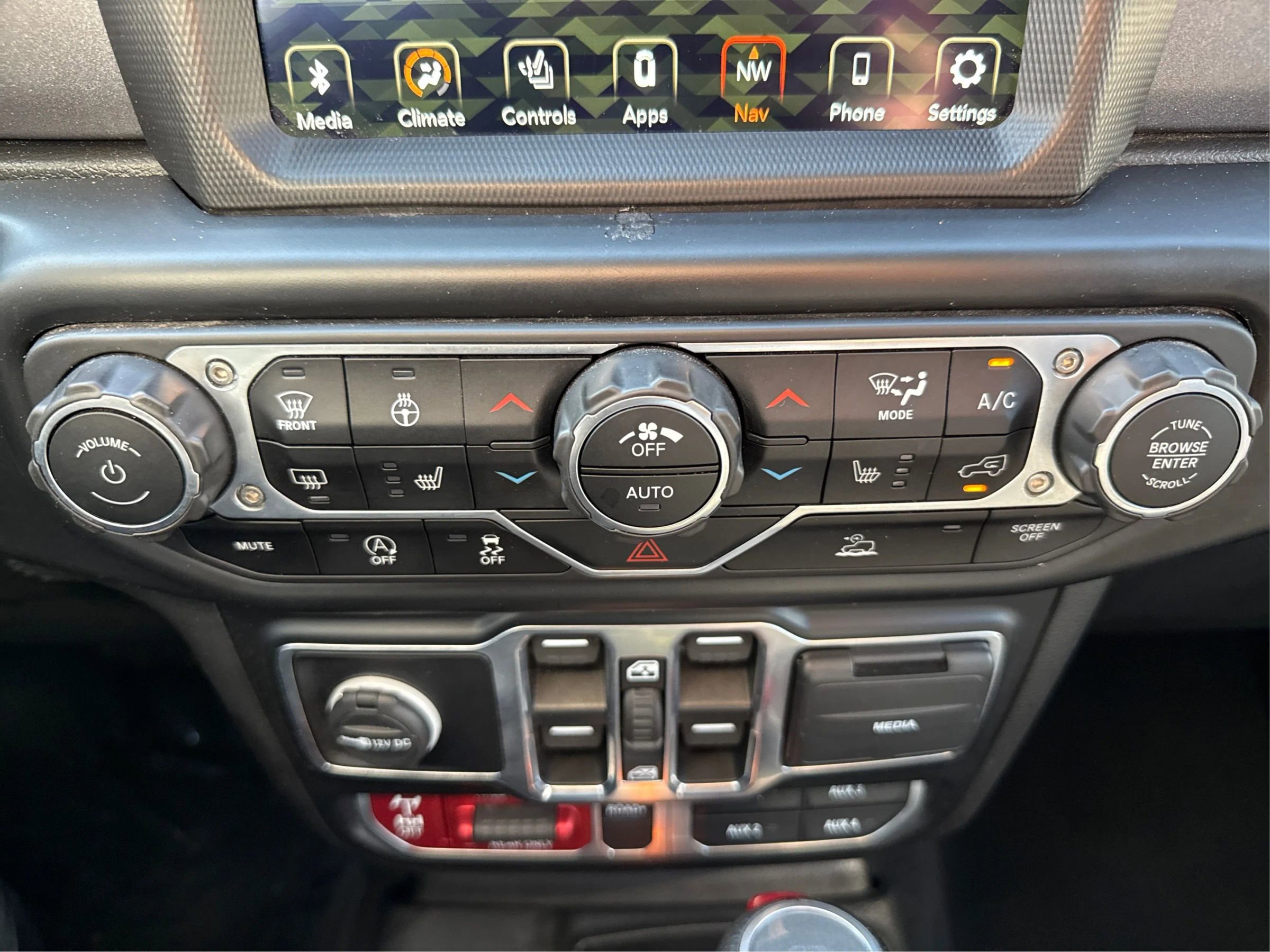 Used 2022 Jeep Gladiator Mojave w/ Cold Weather Group image 32
