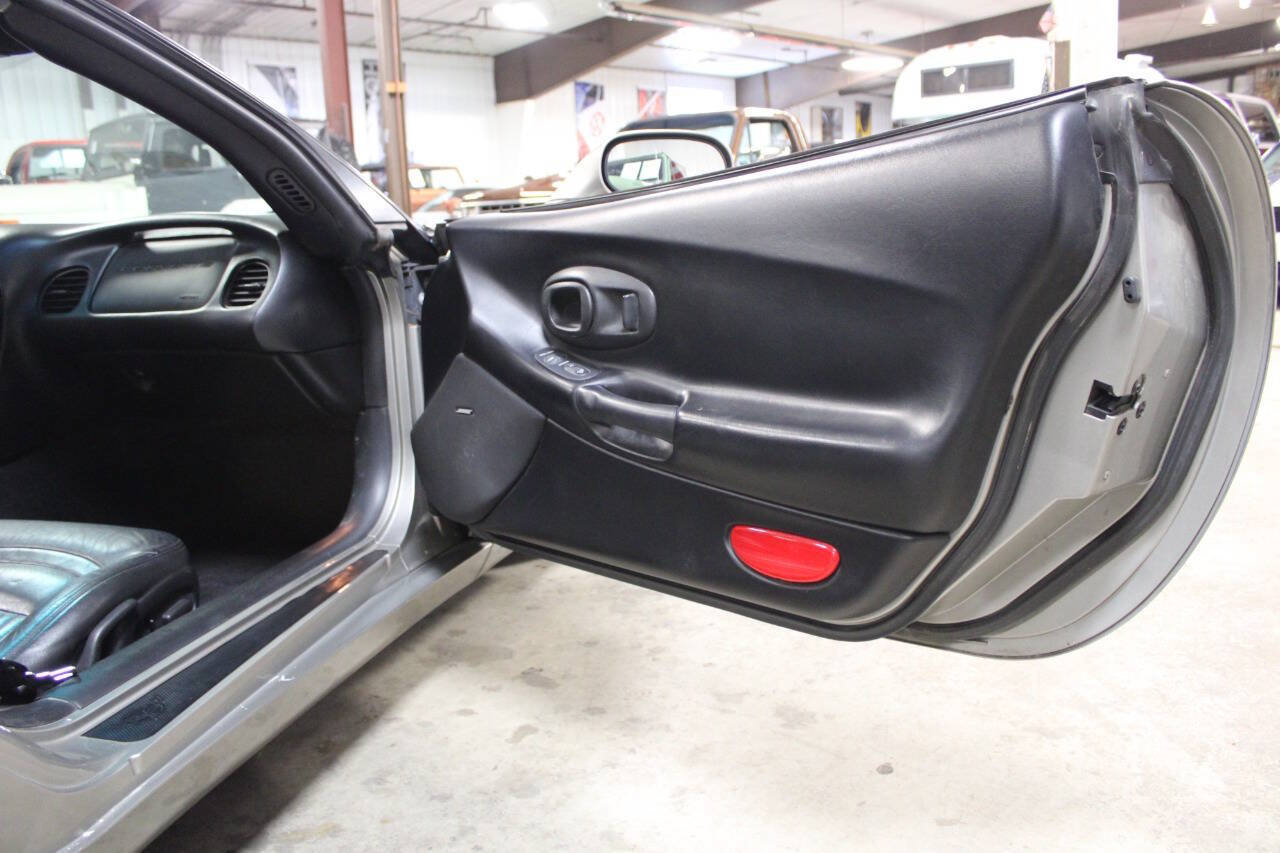 Used 2001 Chevrolet Corvette Coupe w/ Preferred Equipment Group2 RWD image 24