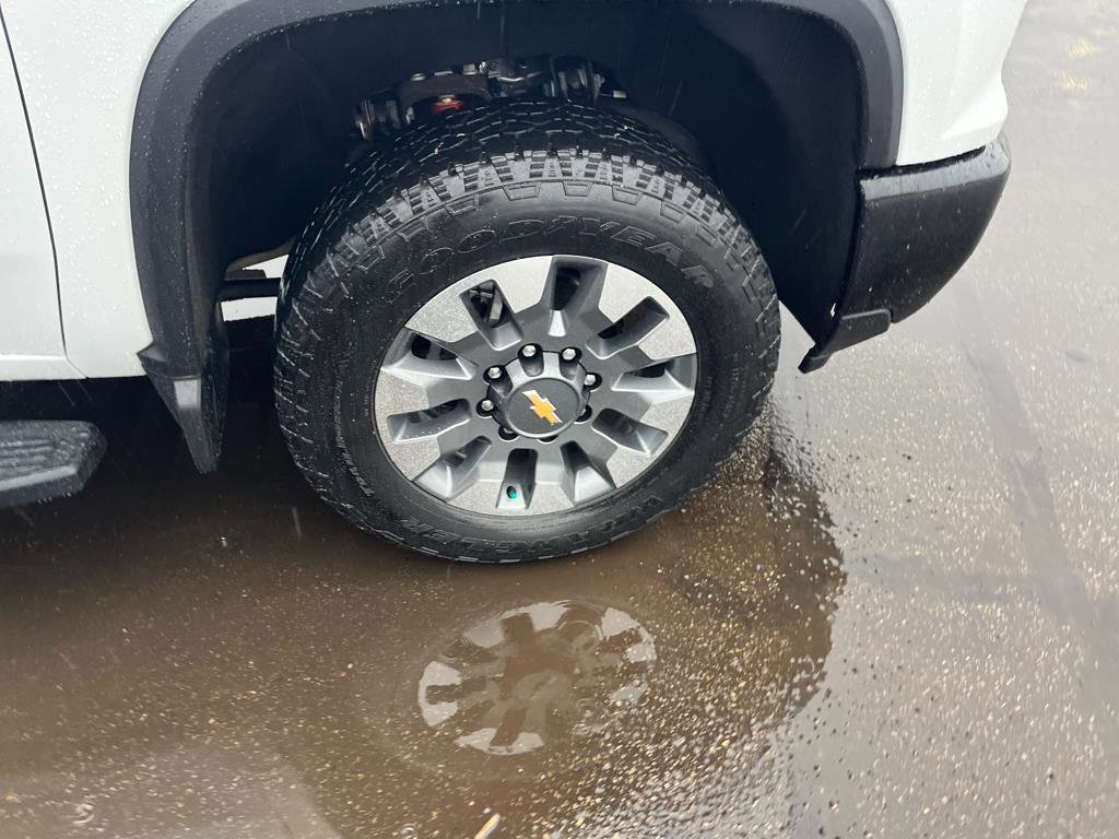 Used 2025 Chevrolet Silverado 2500 Custom w/ Custom Value Package image 31