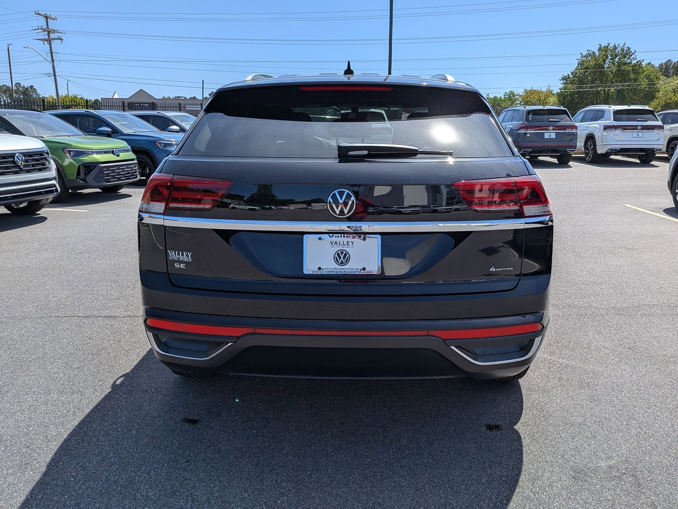 Used 2023 Volkswagen Atlas Cross Sport SE AWD/4WD image 4