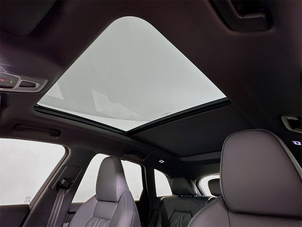New 2025 Audi SQ5 Prestige image 11