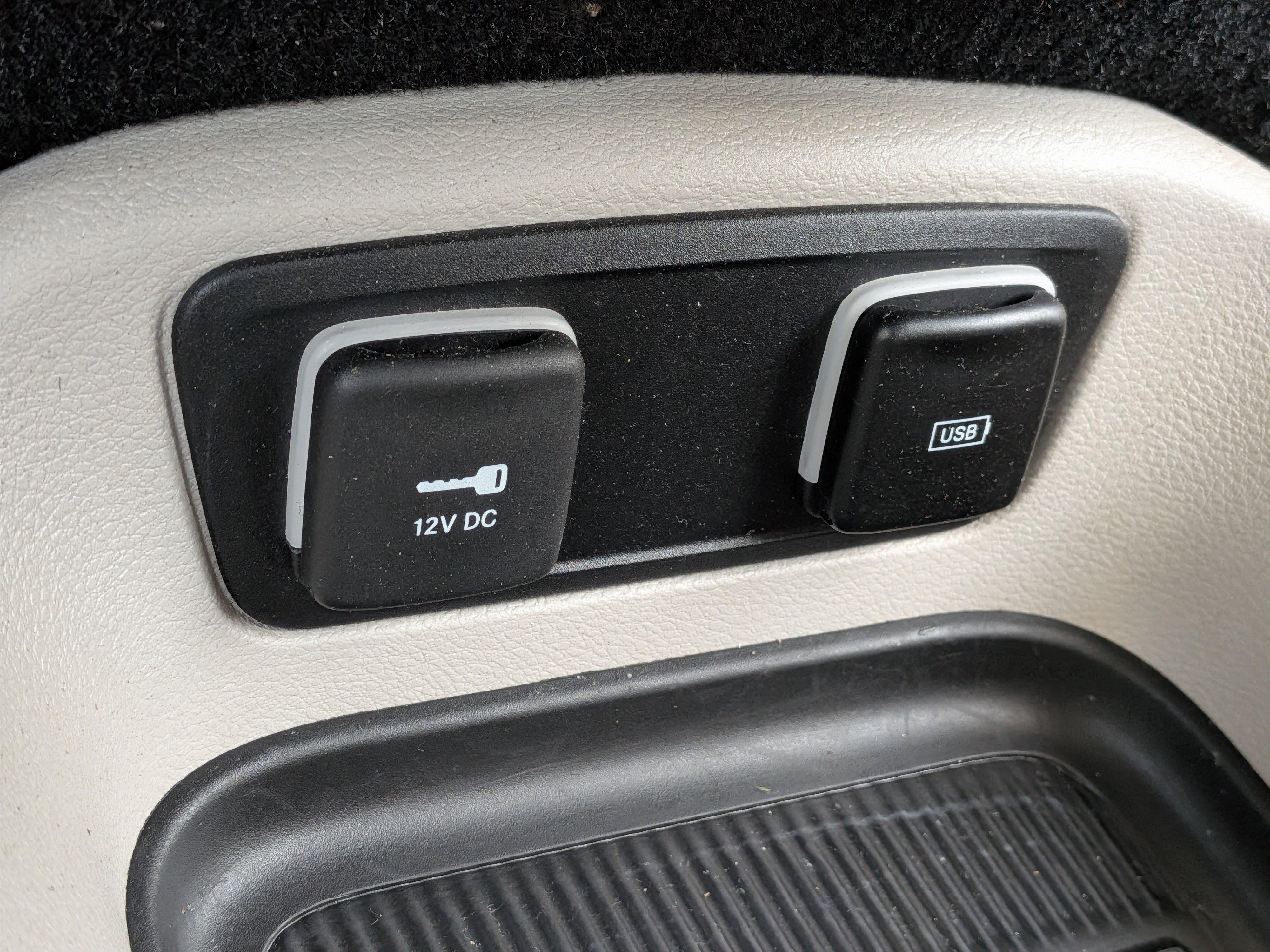 Used 2018 Chrysler Pacifica Touring-L Plus w/ Tire & Wheel Group FWD image 22