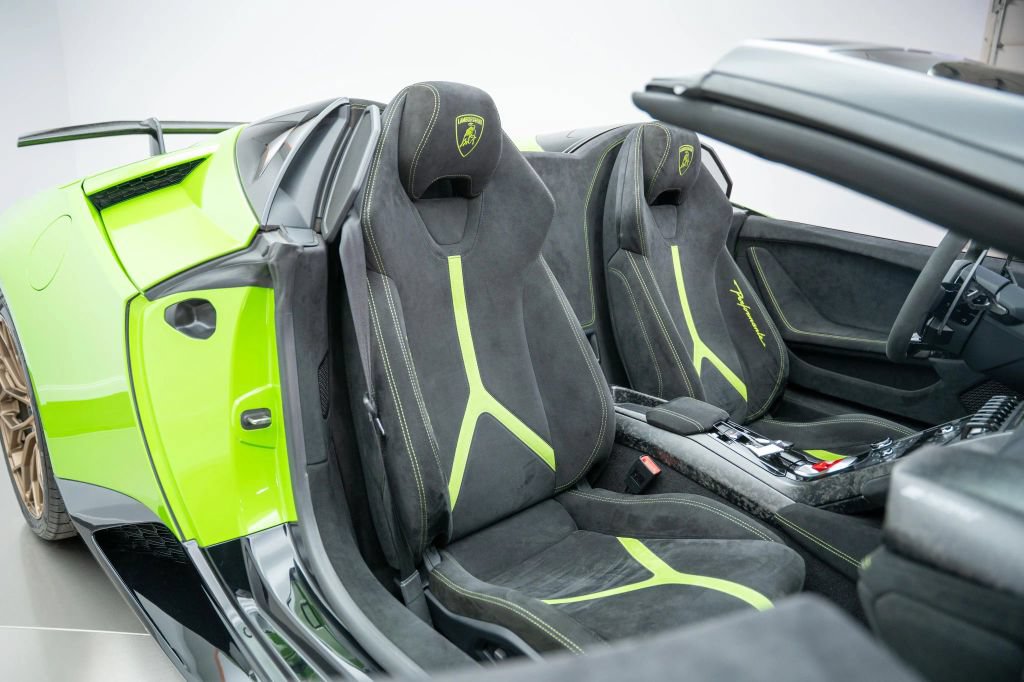 Used 2019 Lamborghini Huracan Performante AWD/4WD image 32
