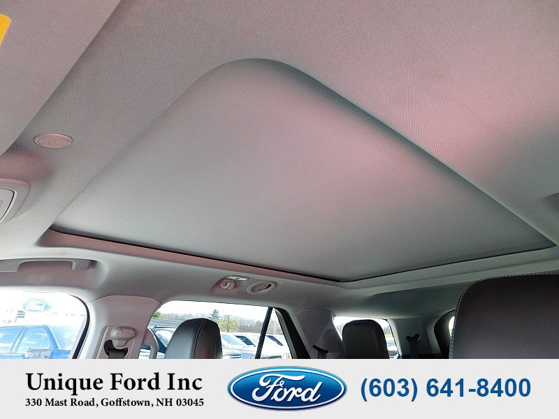 Used 2023 Ford Explorer XLT w/ Equipment Group 202A AWD/4WD image 26