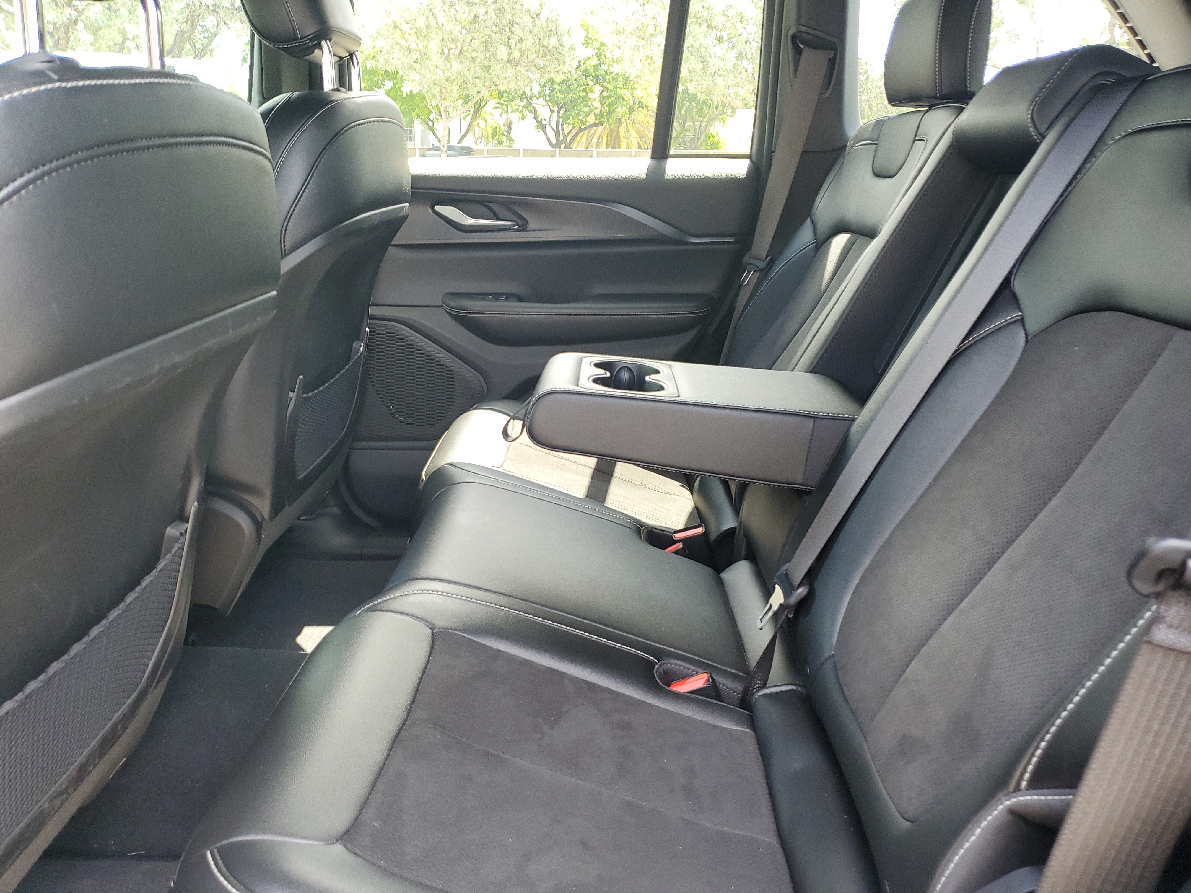 Used 2024 Jeep Grand Cherokee Altitude RWD image 13