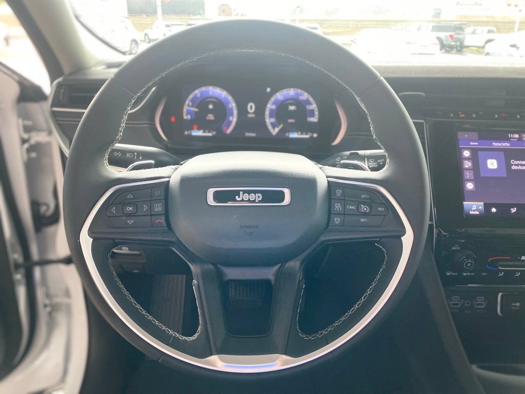 Used 2023 Jeep Grand Cherokee Laredo RWD image 19