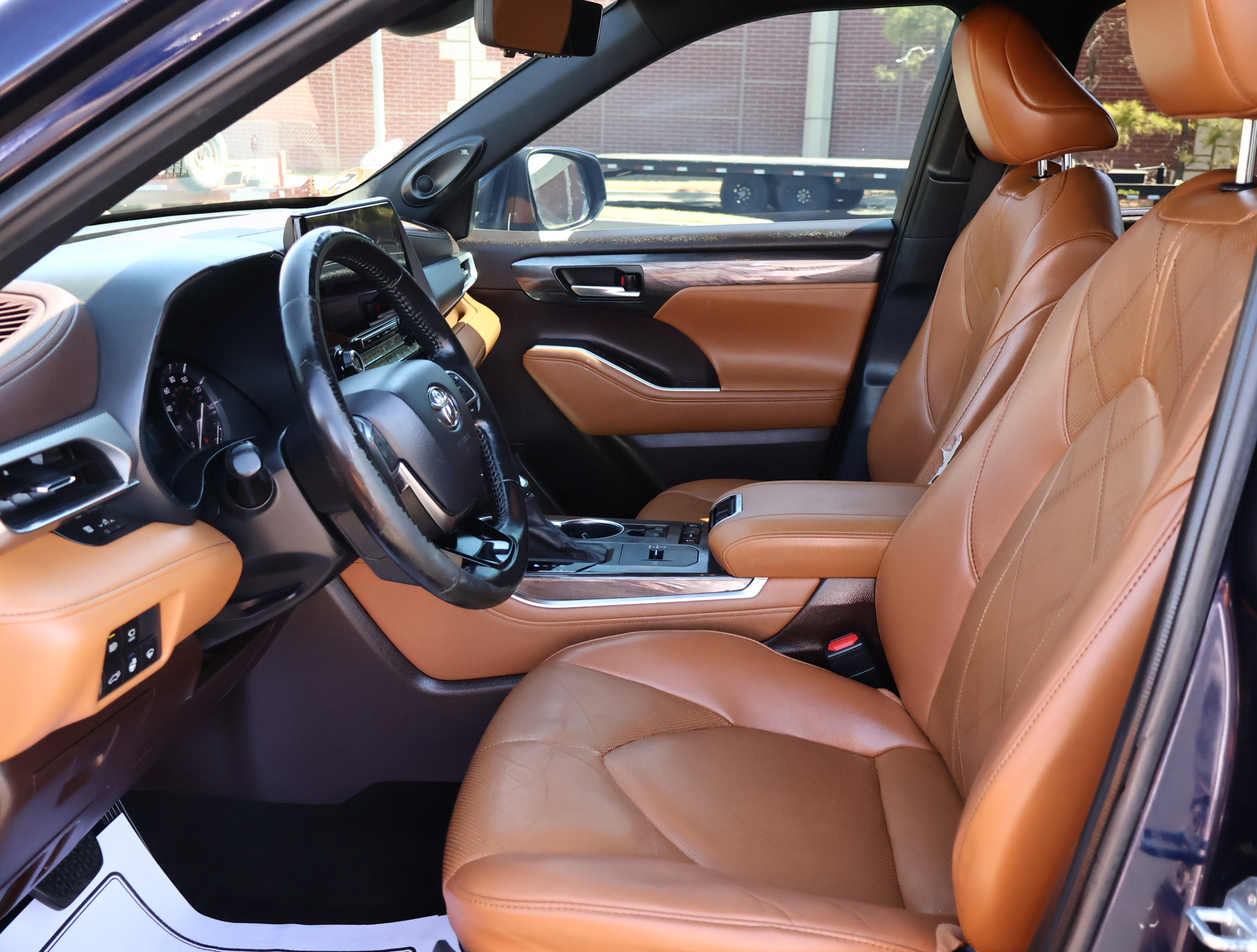 Used 2021 Toyota Highlander Platinum image 11