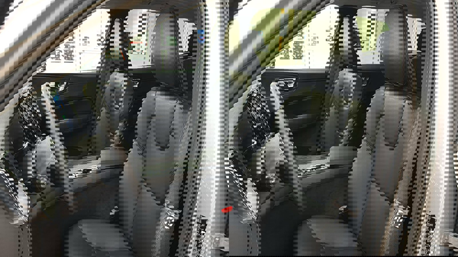 Used 2024 Volvo XC60 B5 Core image 24