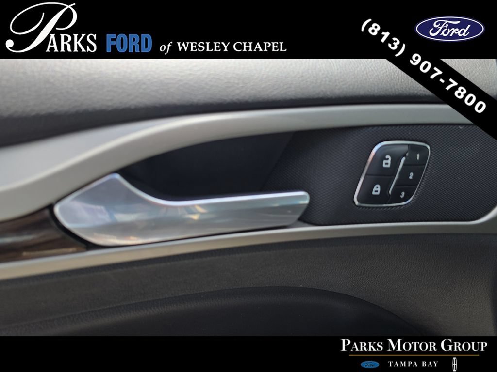 Used 2016 Ford Fusion SE w/ Equipment Group 202A AWD/4WD image 16