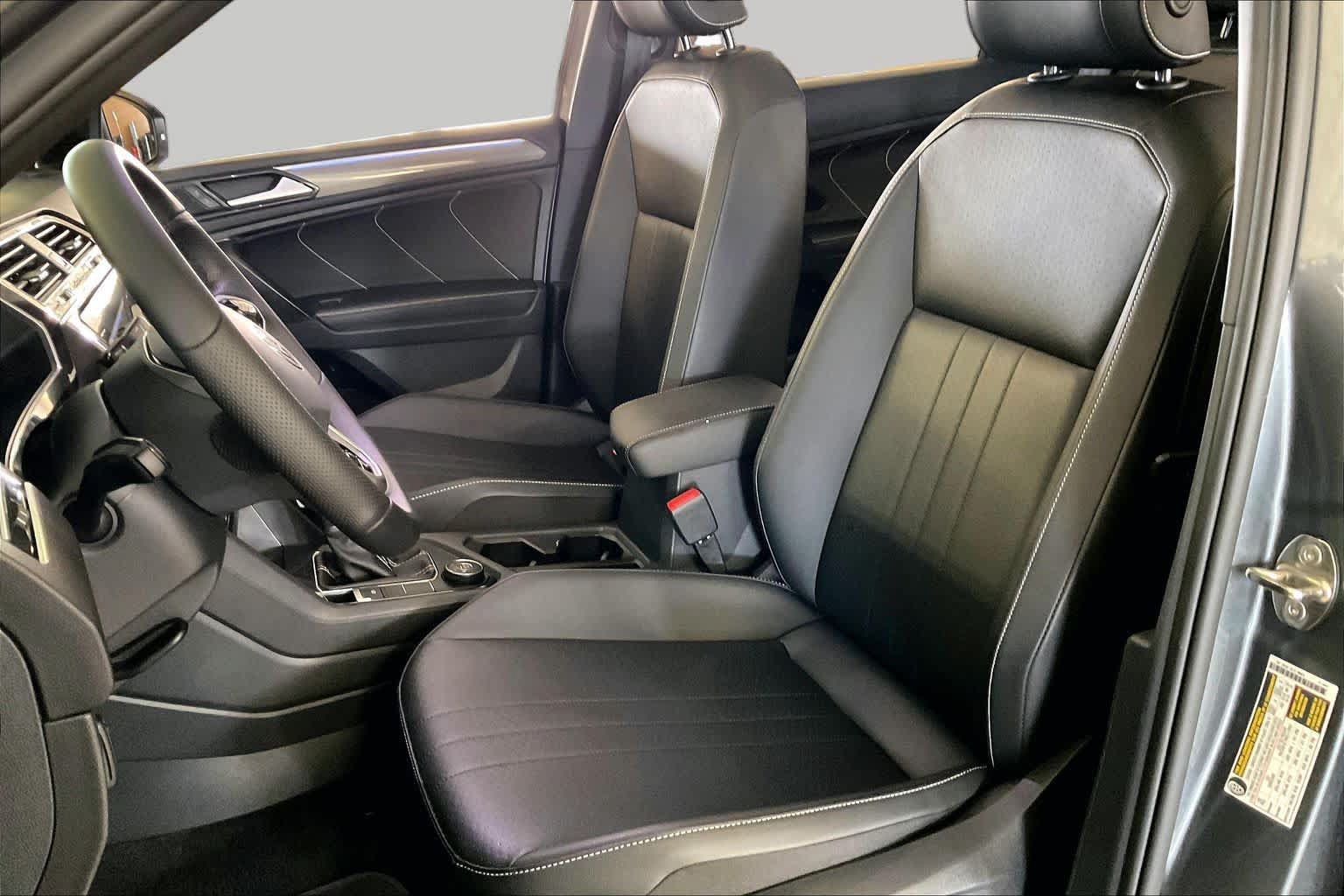 Used 2023 Volkswagen Tiguan SE R-Line AWD/4WD image 7