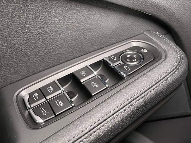 New 2026 Porsche Macan image 37