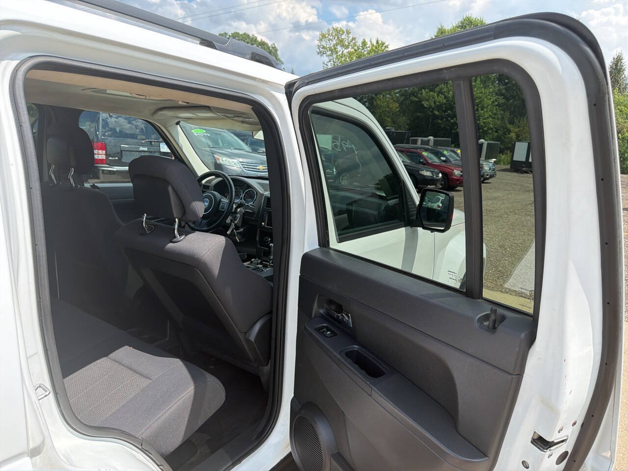 Used 2011 Jeep Liberty Sport w/ Popular Equipment Group AWD/4WD image 15