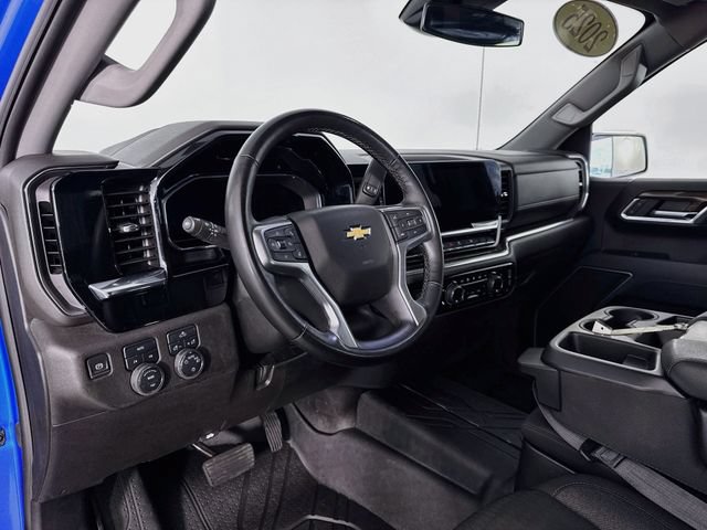 Used 2025 Chevrolet Silverado 1500 LT AWD/4WD image 9