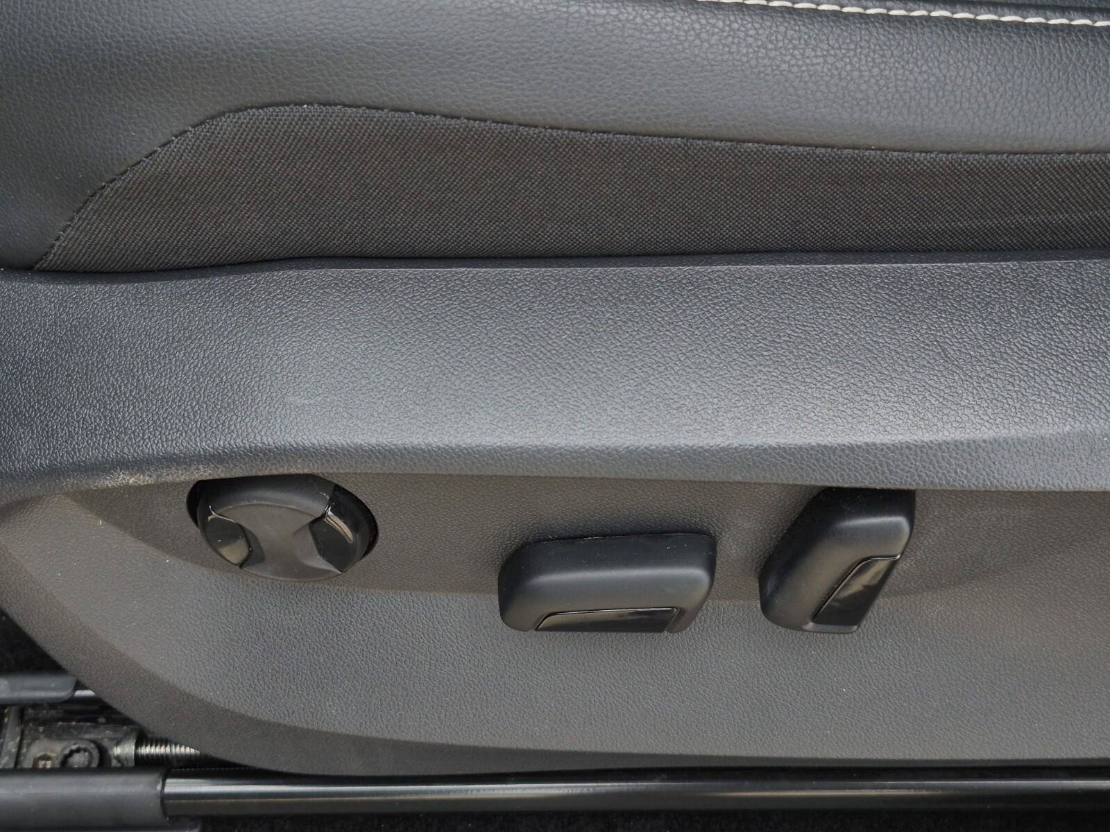 Used 2023 Volkswagen Tiguan SE FWD image 14