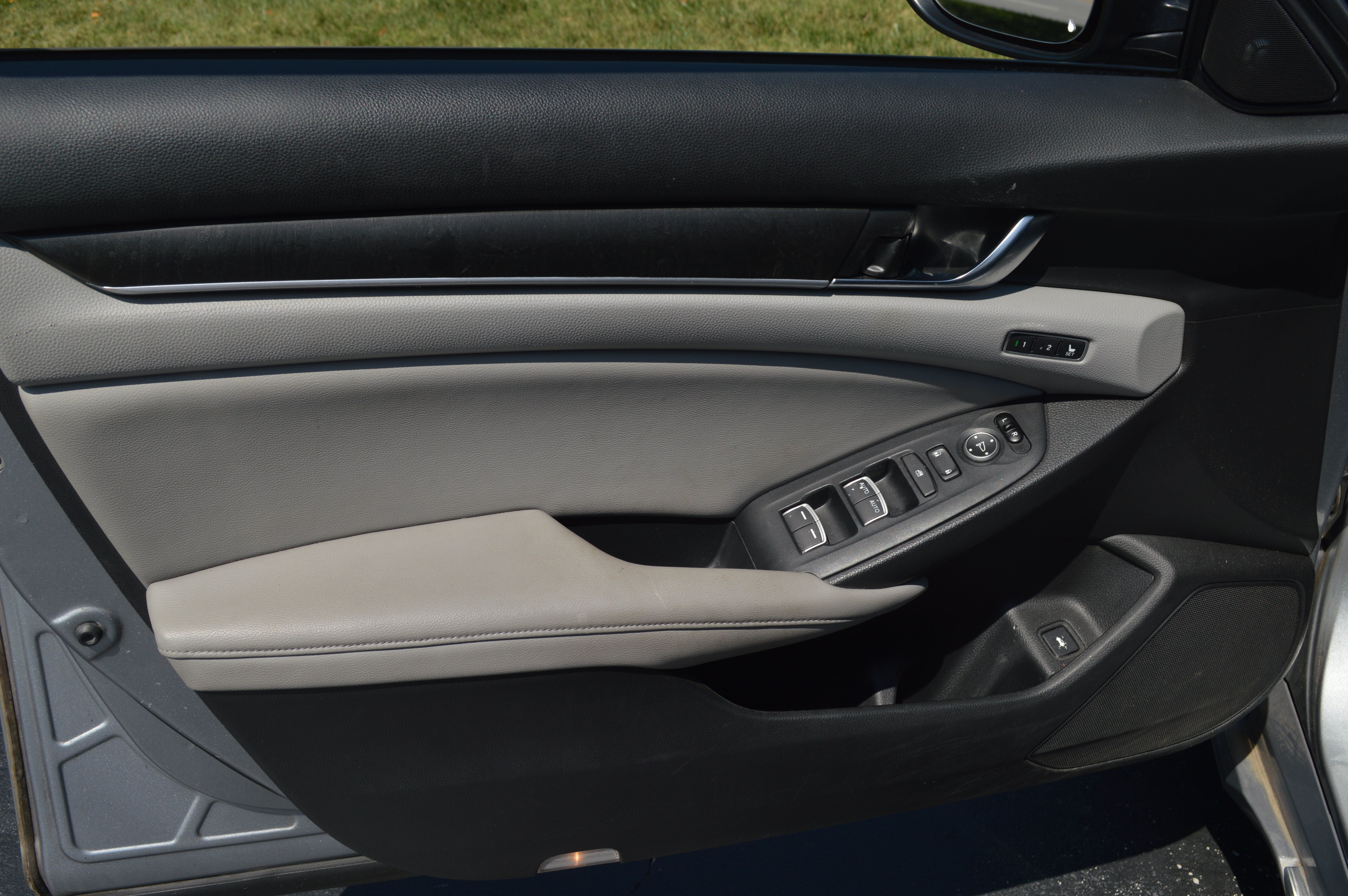 Used 2018 Honda Accord Touring image 9