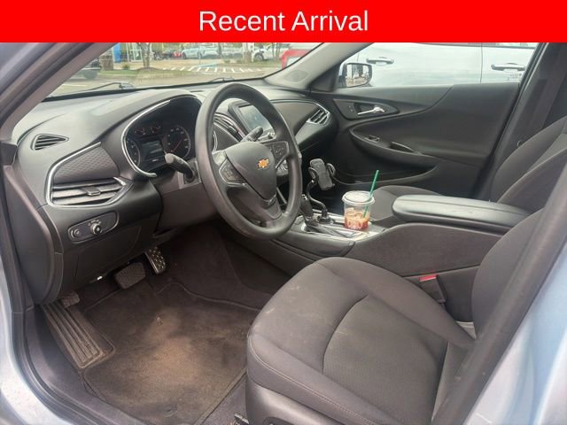 Used 2017 Chevrolet Malibu LT FWD image 9