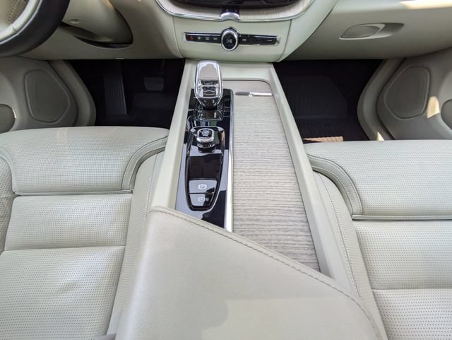 Used 2022 Volvo XC60 B5 Inscription w/ Advanced Package FWD image 22