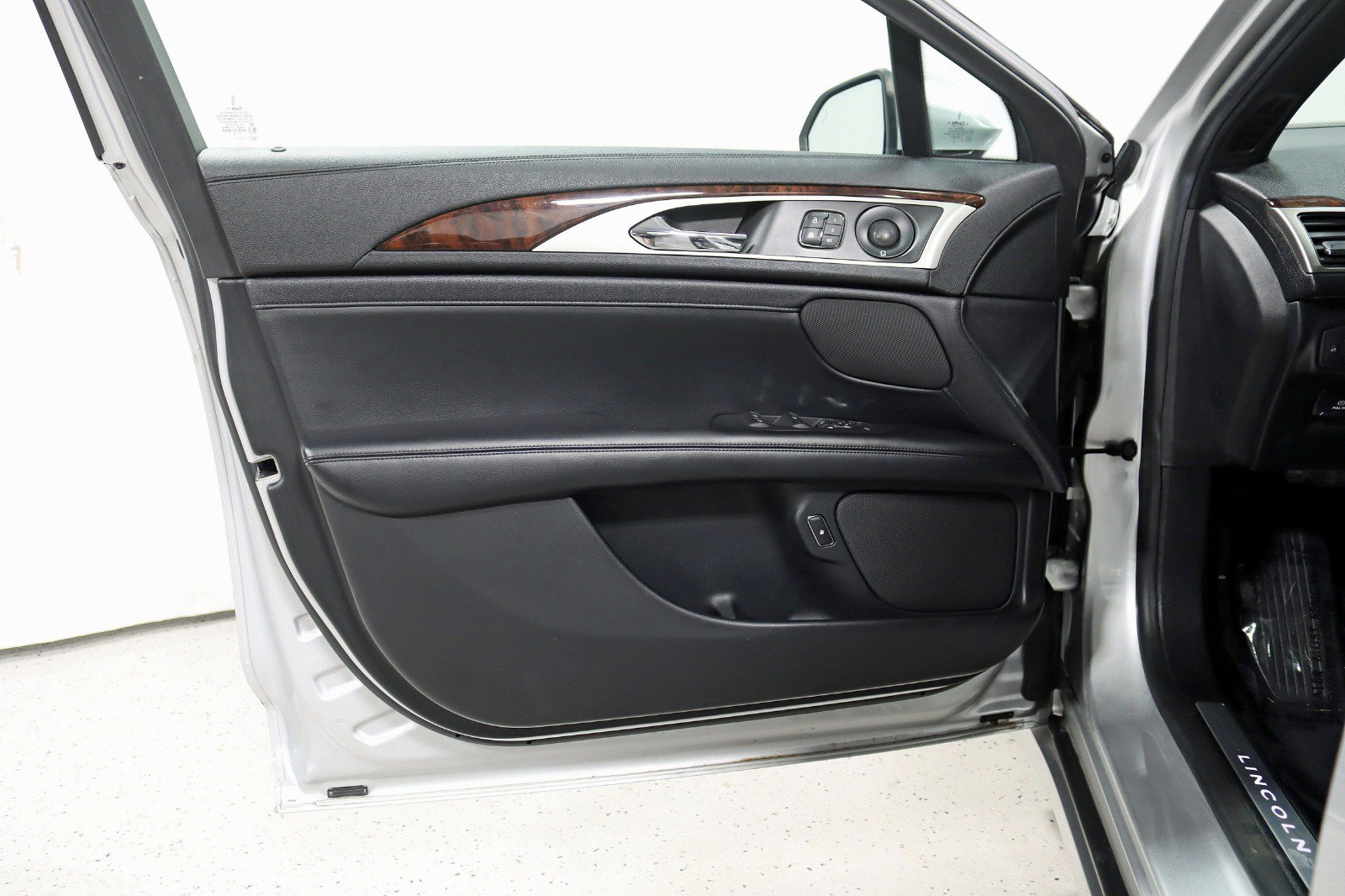 Used 2019 Lincoln MKZ Reserve FWD image 33