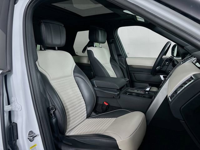 Used 2023 Land Rover Discovery Metropolitan Edition image 31