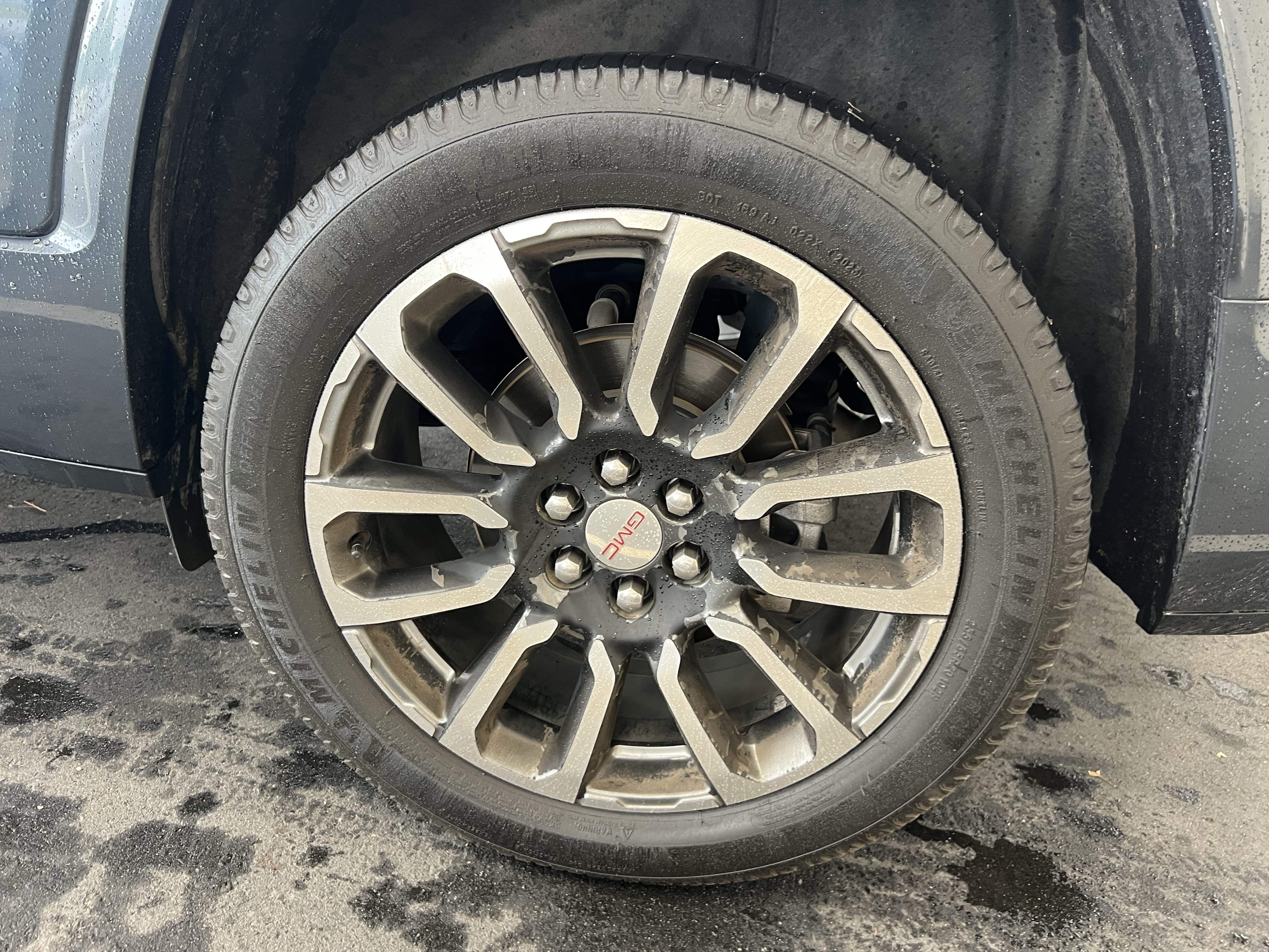 Used 2020 GMC Acadia Denali w/ Technology Package FWD image 13