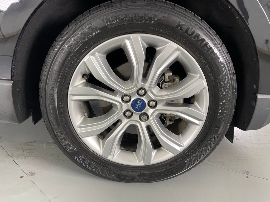 Used 2020 Ford Edge Titanium image 35