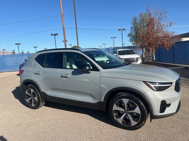 New 2026 Volvo XC40 B5 Plus w/ Protection Package Premier AWD/4WD image 8