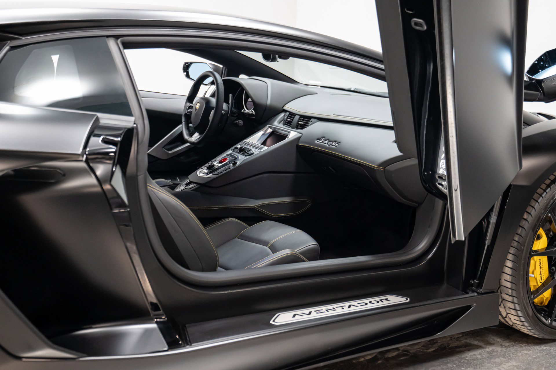 Used 2014 Lamborghini Aventador LP 700-4 image 35