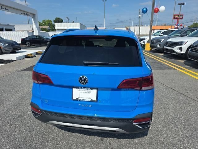 Certified 2023 Volkswagen Taos SE w/ Black Wheel Package FWD image 4