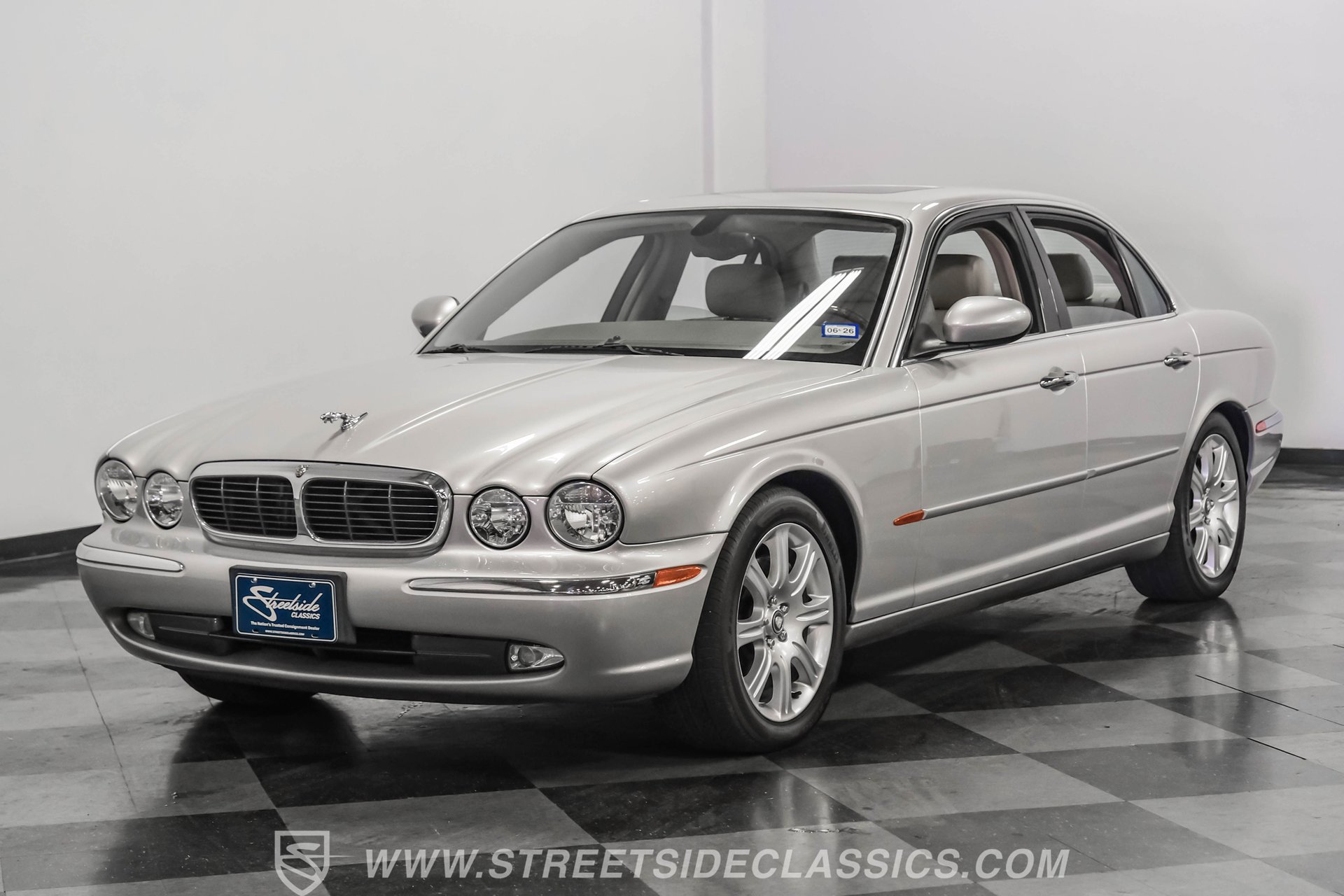 Used 2004 Jaguar XJ8 image 18