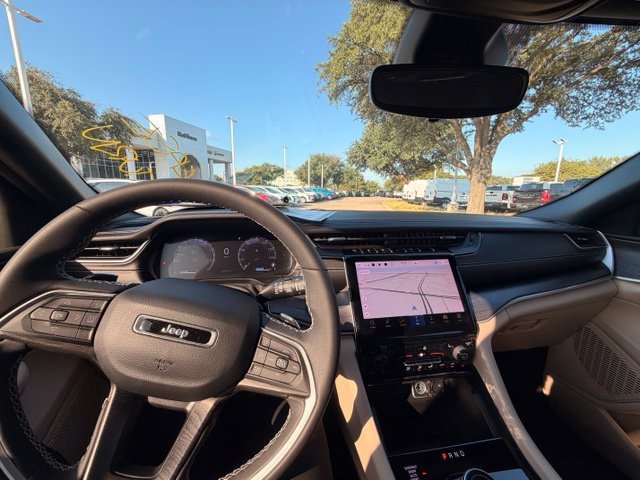 Used 2023 Jeep Grand Cherokee Limited AWD/4WD image 11