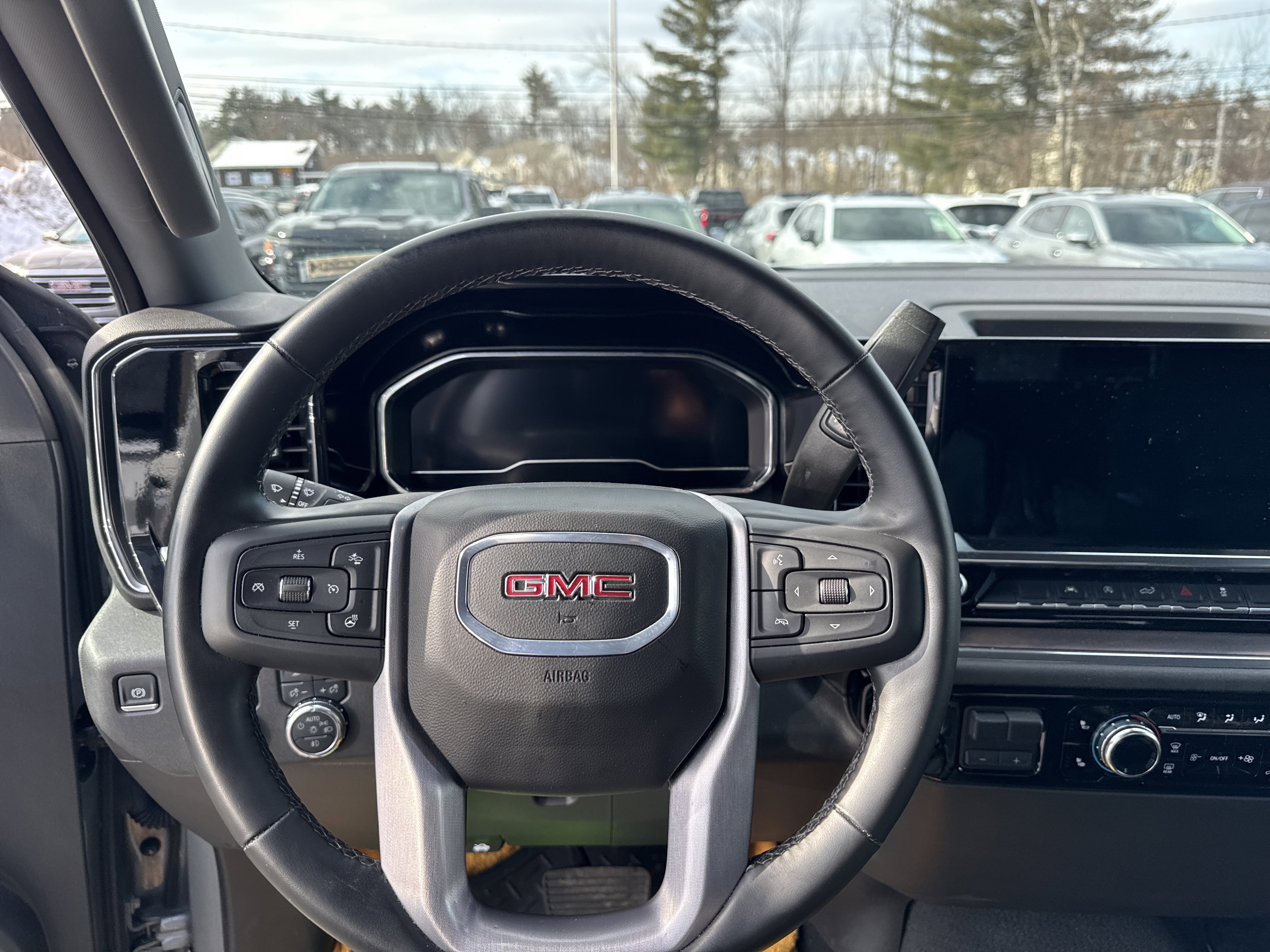 Certified 2025 GMC Sierra 1500 SLT image 15