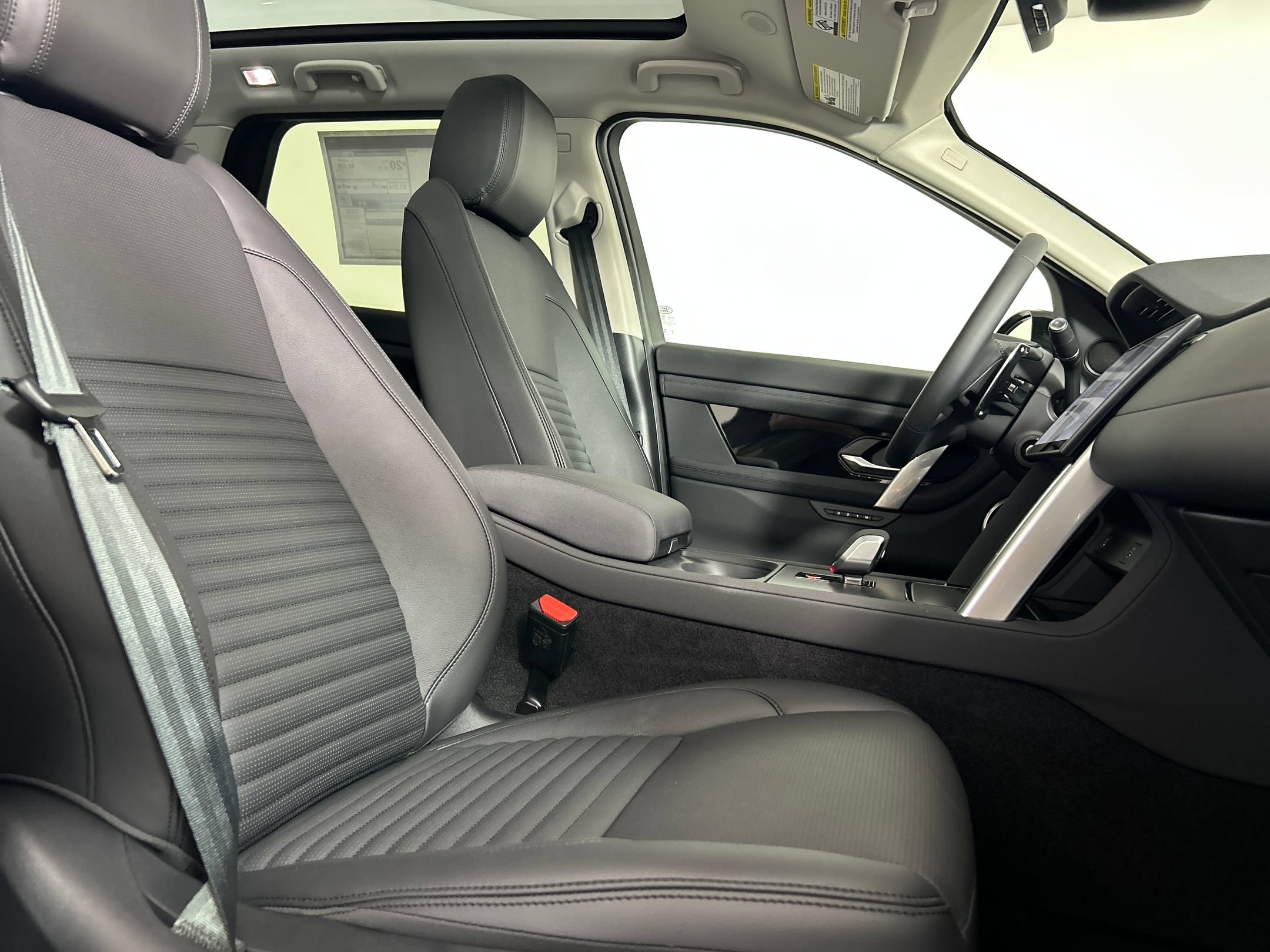Used 2025 Land Rover Discovery Sport S AWD/4WD image 19