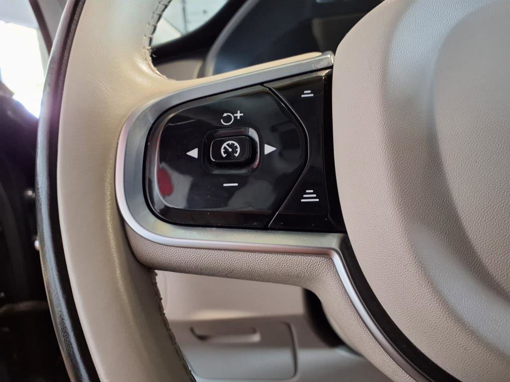 Used 2023 Volvo XC90 B6 Plus image 27