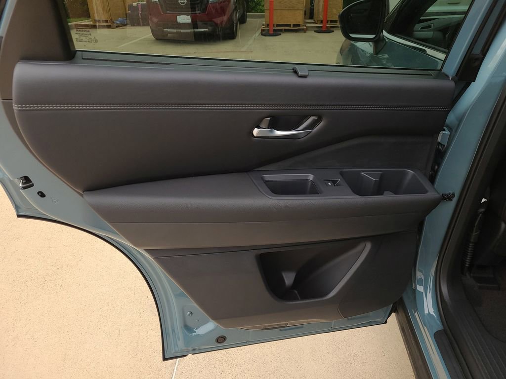 New 2026 Nissan Pathfinder Platinum FWD image 12