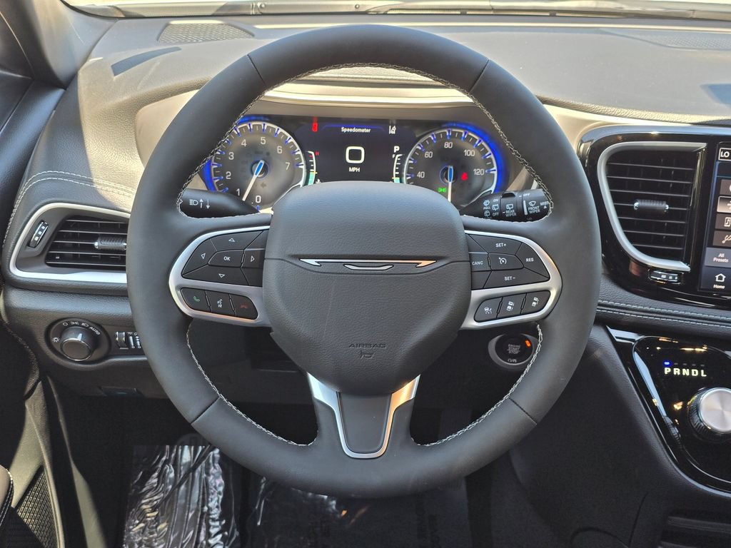 New 2027 Chrysler Pacifica Select FWD image 6