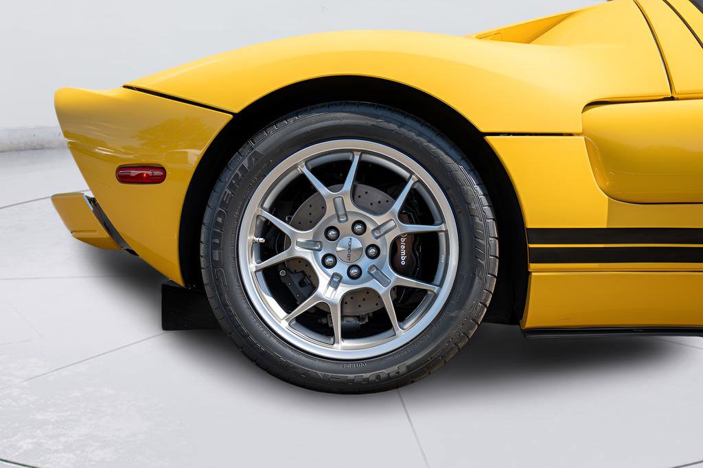 Used 2006 Ford GT RWD image 12