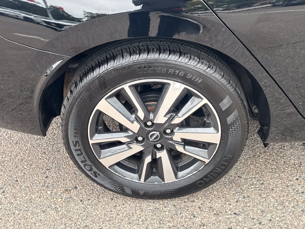 Used 2025 Nissan Versa SV FWD image 38