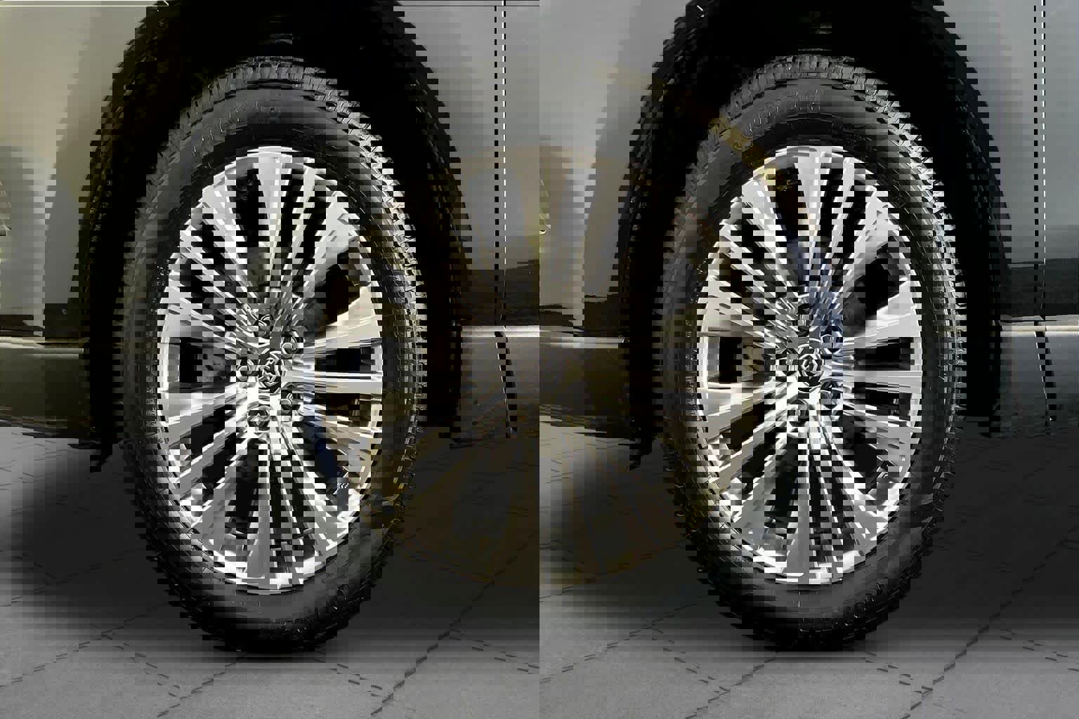 Used 2023 Toyota Venza XLE image 11