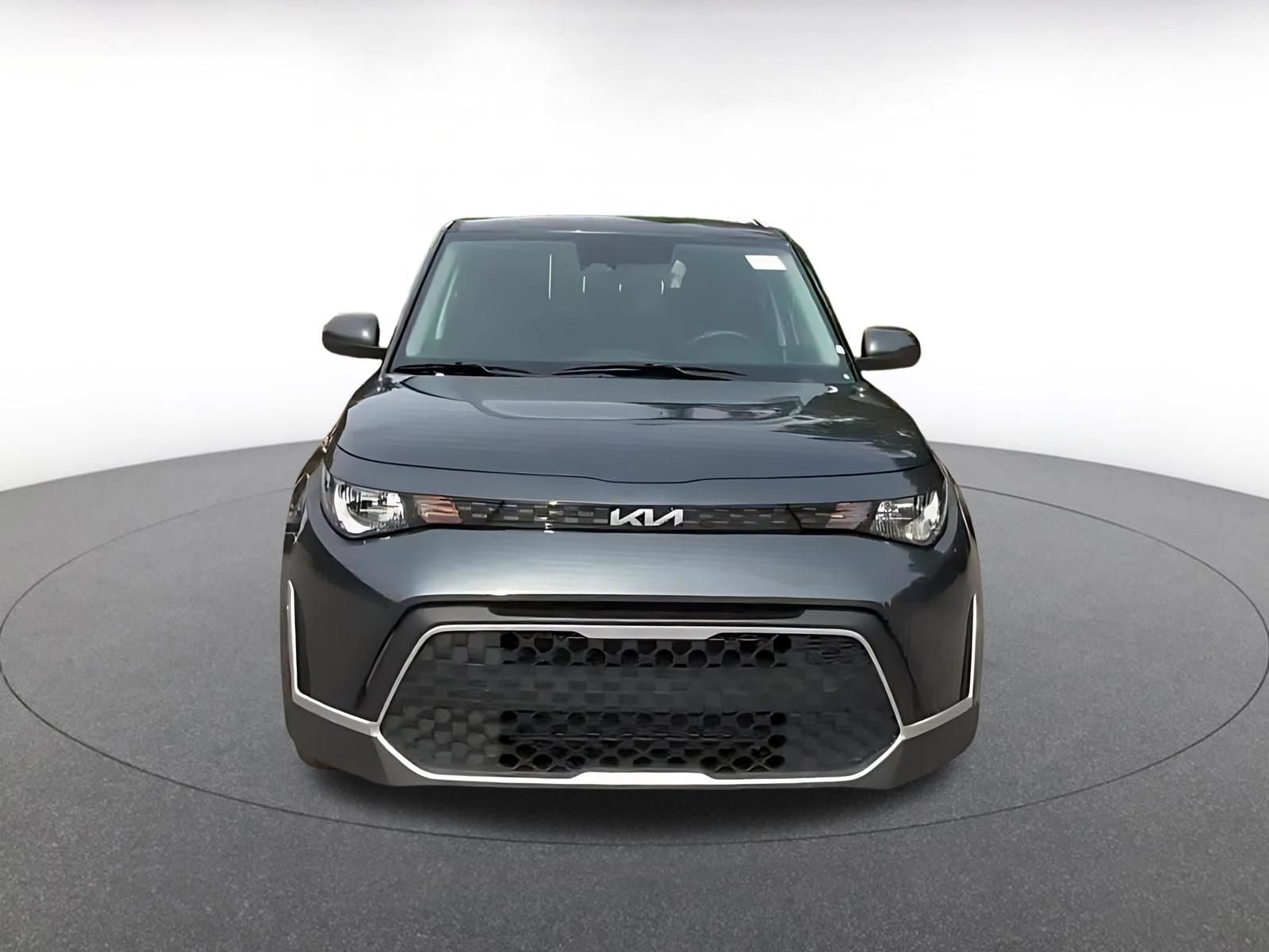 Used 2025 Kia Soul LX w/ LX Technology Package FWD image 4